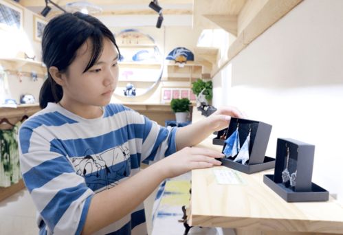 華鎣市青少年文化藝術展示交流中心及文創產品交易市場開市 文化與經濟的雙贏新平臺